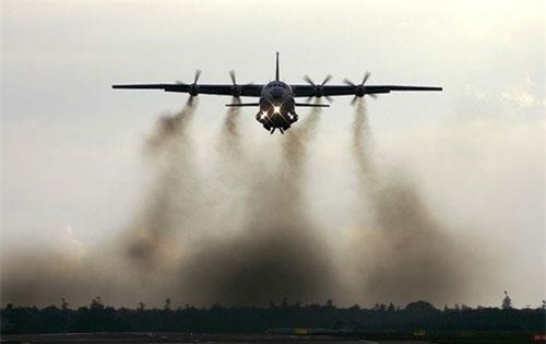 C-130 còn chưa lỗi thời, An-12 đã sớm về vườn