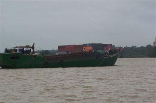 Đồng Nai: Công an nổ súng vây bắt 4 thuyền bơm hút, vận chuyển cát trái phép