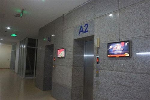 Hà Nội: Tạm giữ người đàn ông dâm ô bé gái trong thang máy