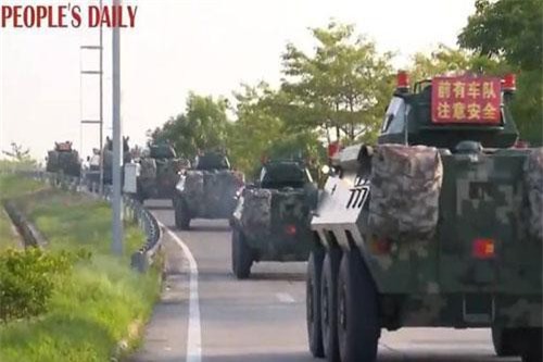 Xe thiết giáp Trung Quốc xuất hiện gần Hong Kong