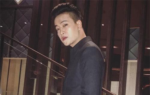 Dậy sóng chia sẻ giữa đêm khuya của TiTi HKT: "Thanh xuân tôi là lọc lừa, lợi dụng, bóc lột sức lao động"