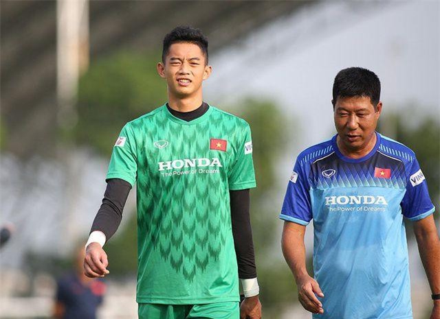 HLV Park Hang Seo tích cực thử nghiệm thủ môn thay Bùi Tiến Dũng