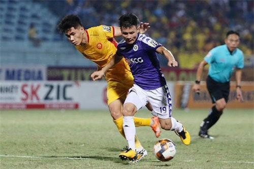 Vì sao V-League vẫn chưa áp dụng công nghệ VAR?