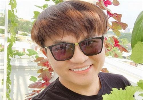 41 tuổi vẫn chưa lấy vợ, MC Đại Nghĩa trồng cả vườn rau xum xuê trên sân thượng để tự nuôi mình