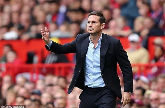 “Cú tát mạnh” từ MU đã khiến HLV Lampard “tỉnh” hơn? - 4