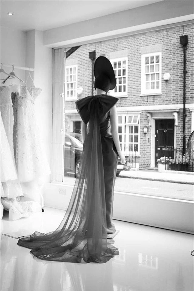 Ngay sau New York, váy cưới của PHUONG MY xuất hiện tại London - 3