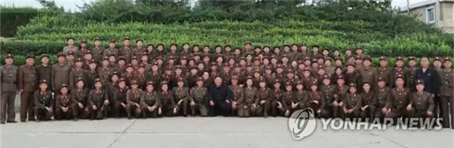 Ông Kim Jong-un phong hàm quân đội cho hơn 100 nhà khoa học quốc phòng - 2