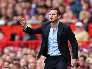 “Cú tát mạnh” từ MU đã khiến HLV Lampard “tỉnh” hơn?