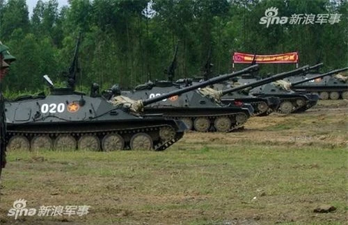 Pháo tự hành đổ bộ đường không là vũ khí mà Quân đội Trung Quốc chưa có trong biên chế. Ảnh: Sina.
