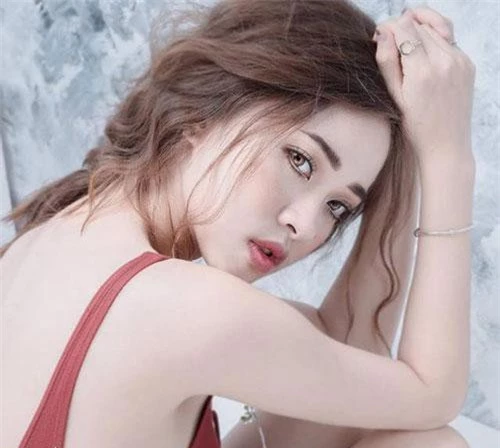 Cùng với Trâm Anh, Cao Diệp Anh, Linh Thỏ... thì Trương Hoàng Mai Anh cũng là một trong số những hot girl được chú ý khi tham gia “Nóng cùng World Cup” của VTV vào năm 2018.