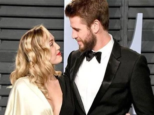 Tuyên bố "đường ai nấy đi", Miley Cyrus và Liam Hemsworth vẫn quyết không nộp đơn ly hôn