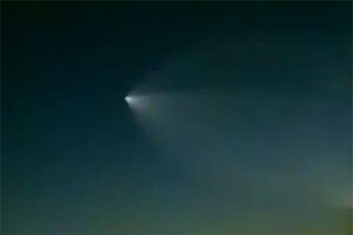 Người ngoài hành tinh ngăn cản 3 máy bay Trung Quốc hạ cánh?