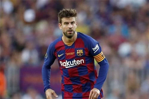 Trung vệ: Gerard Pique.