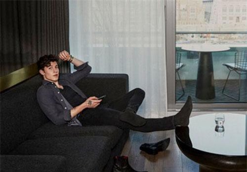 Shawn Mendes và tuổi đôi mươi “vui chơi quên lối về”