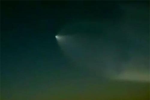 CLIP HOT (14/8): Cảnh sát Mỹ kể chuyện gặp ma nữ giữa đêm khuya, UFO kỳ lạ ngăn cản máy bay hạ cánh ở Trung Quốc