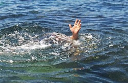 Hai người đuối nước trên một khúc sông trong một ngày