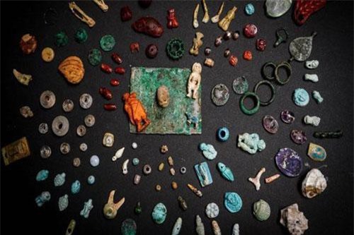 Tìm thấy hòm châu báu chứa đá quý bị chôn vùi trong thảm họa núi lửa cách đây 2.000 năm