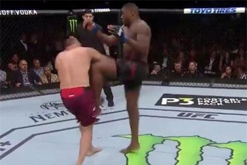 Võ sĩ UFC ra đòn ‘siêu tốc’ hạ knock-out đối thủ sau 12 giây