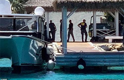 FBI đột kích “đảo ấu dâm” của tỷ phú Mỹ vừa tự tử trong tù