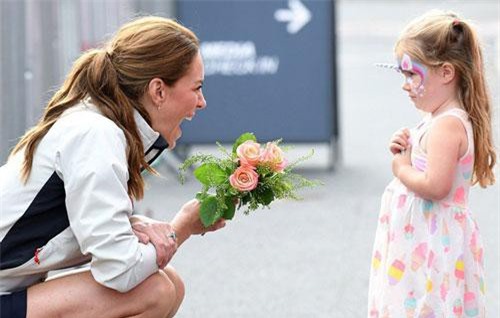 Có gì trong cách dạy con của Kate Middleton khiến Nữ diễn viên nổi tiếng người Mỹ từng đoạt giải Oscars phải học theo?