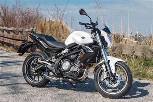 Chi tiết naked bike 300cc, giá 108 triệu ở Việt Nam