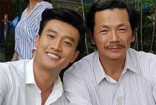 VTV Awards 2019: Con rể Quốc Trường vẫn "ngậm ngùi" đứng sau bố Sơn - NSƯT Trung Anh