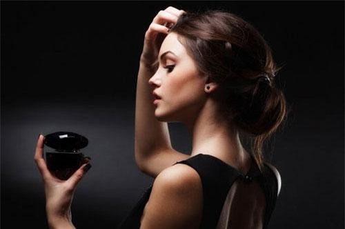 5 cách sử dụng nước hoa đúng chuẩn của các quý cô “trendy”