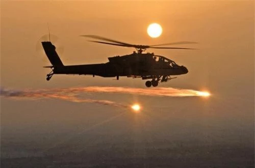 Nếu dòng tên lửa chống tăng có điều khiển (ATGM) của Israel này chứng minh được năng lực và sức mạnh tại cuộc thử nghiệm, quân đội Mỹ chắc chắn sẽ lựa chọn vũ khí này không chỉ cho máy bay AH-64E Apache Guardian mà còn nhiều loại trực thăng tấn công khác trong biên chế. Nguồn ảnh: Wikipedia
