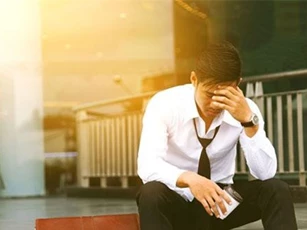 Vừa bước vào phòng trọ của bạn gái, tôi đã lao vào nhà vệ sinh để nôn nhưng vào bên trong rồi tôi còn choáng váng hơn nữa