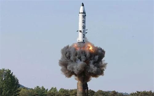 Một tên lửa Triều Tiên rời bệ phóng. Ảnh minh họa: KCNA.