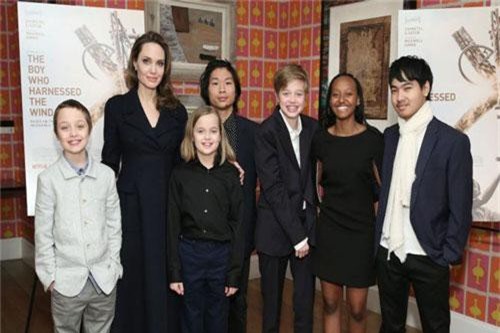 Angelina Jolie bắt các con phải mặc quần áo và ăn đồ rẻ tiền?