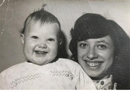 Hồ sơ Interpol: Kinh hoàng mẹ ruột giấu xác con trong thùng rác