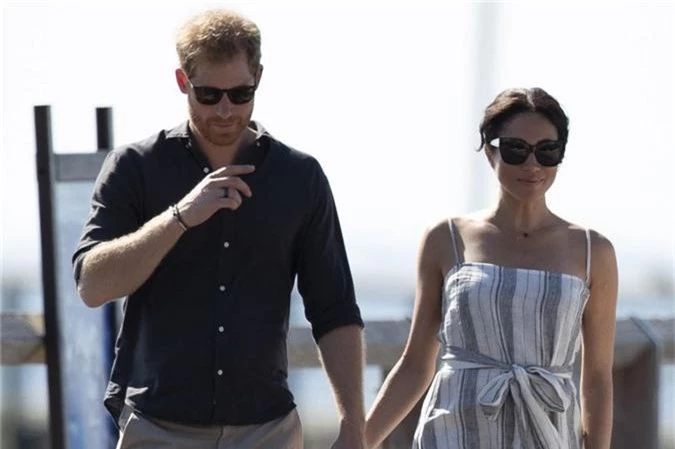 0_Prince-Harry-The-Duke-of-Sussex-with-Meghan-Markle-the-Duchess-of-Sussex