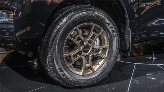 2020-toyota-land-cruiser-heritage-edition-1-9.jpg