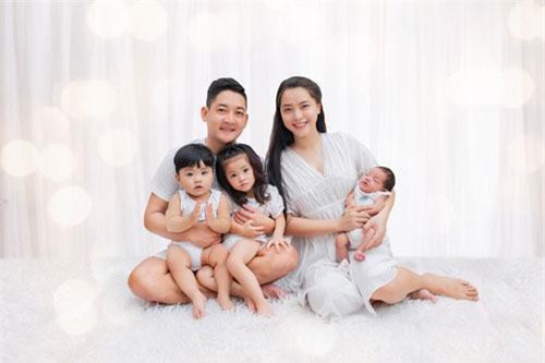 Sinh liên tiếp 3 nhóc tỳ vẫn chưa làm đám cưới với Thành Đạt, Hải Băng lên tiếng giải thích