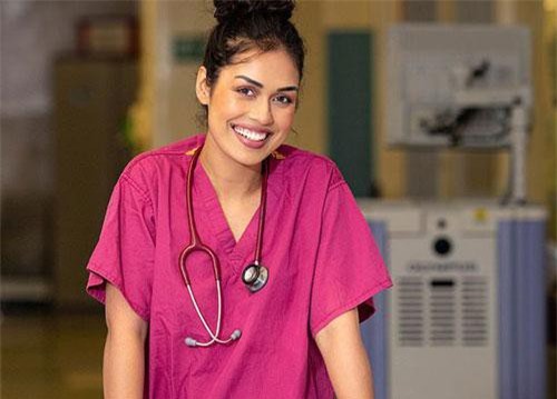 Cận cảnh một ngày làm việc của “Hoa hậu bác sĩ” vừa xinh đẹp vừa tài giỏi