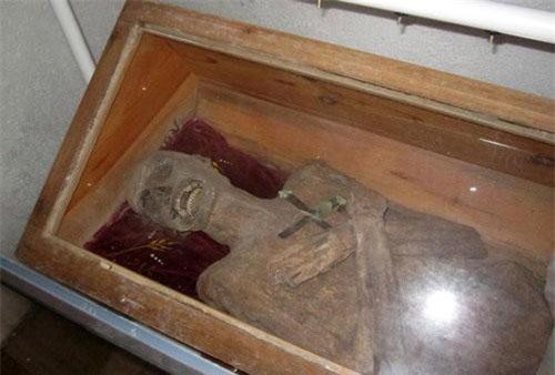 Bí ẩn xác chết 300 năm không phân huỷ