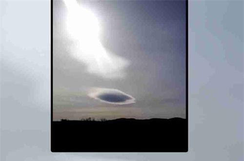 Người ngoài hành tinh giấu UFO sau đám mây nhưng bị mặt trời làm lộ