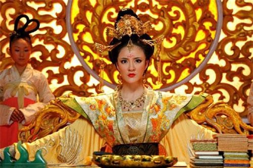 Cuộc đời cay đắng khiến vị công chúa quyền lực sống thác loạn, nuôi cùng lúc nhiều nam sủng