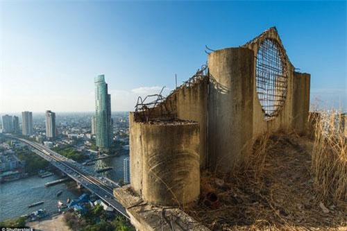 Lạnh gáy với “Tòa tháp ma” chọc trời giữa lòng Bangkok
