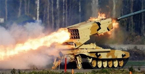 Tổ hợp phun lửa hạng nặng TOS-1 Buratino. Ảnh: Defence Blog.