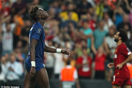 Cầu thủ Abraham bị dọa giết sau khi đá hỏng luân lưu ở Siêu cúp châu Âu