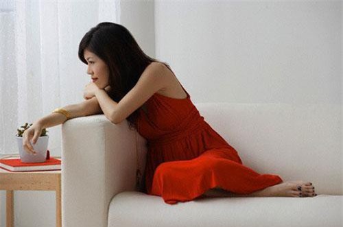 Mượn laptop của chị dâu để gửi mail, không ngờ tôi lại lục tìm thấy một thư mục chứa đầy bí mật động trời của chị