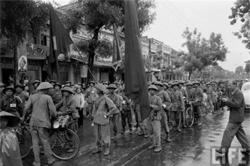 Anh doc: Ha Noi vui nhu hoi ngay giai phong 10/10/1954-Hinh-11