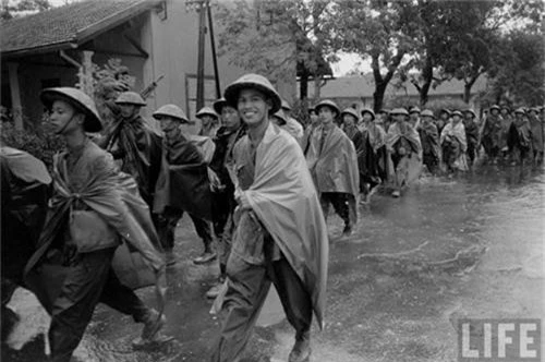 Anh doc: Ha Noi vui nhu hoi ngay giai phong 10/10/1954-Hinh-3