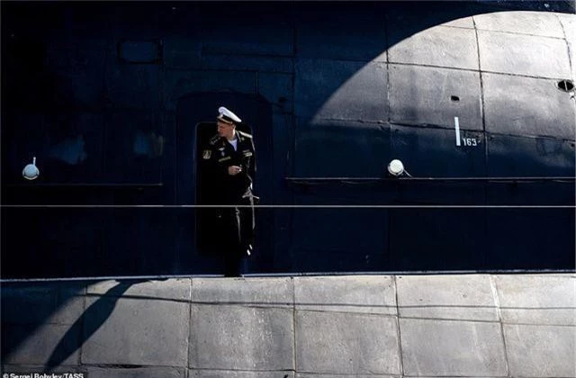 Cuộc sống nhà binh bên trong tàu ngầm lớn nhất thế giới của Nga - 11