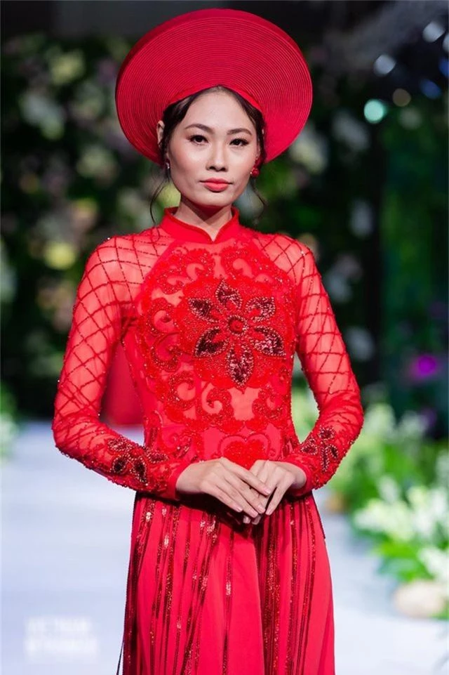 Quán quân Mai Giang “tái xuất”, toả sáng trình diễn áo dài cùng Hoa hậu Myanmar - 4