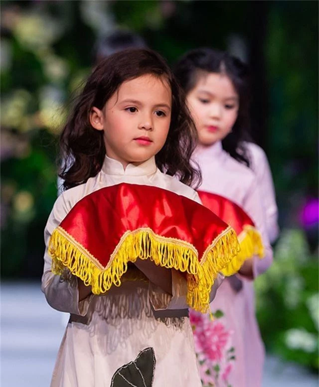 Quán quân Mai Giang “tái xuất”, toả sáng trình diễn áo dài cùng Hoa hậu Myanmar - 9