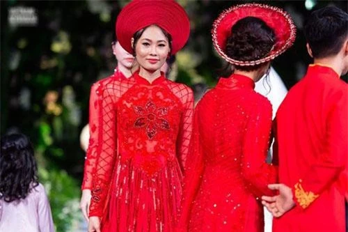 Dàn chân dài Việt đã có chuyến đi đến Myanmar để tham dự buổi trình diễn giao lưu văn hoá giữa 2 quốc gia Myanmar - Việt Nam diễn ra tại Yangon.