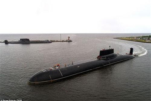 Cuộc sống nhà binh bên trong tàu ngầm lớn nhất thế giới của Nga